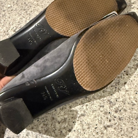 Roger Vivier Belle Pumps in Grey Suede - Picture 8 of 11
